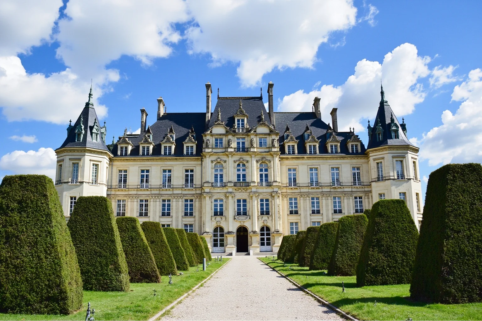 A charming European grand ducal palace with manicured gardens representing Luxembourg
