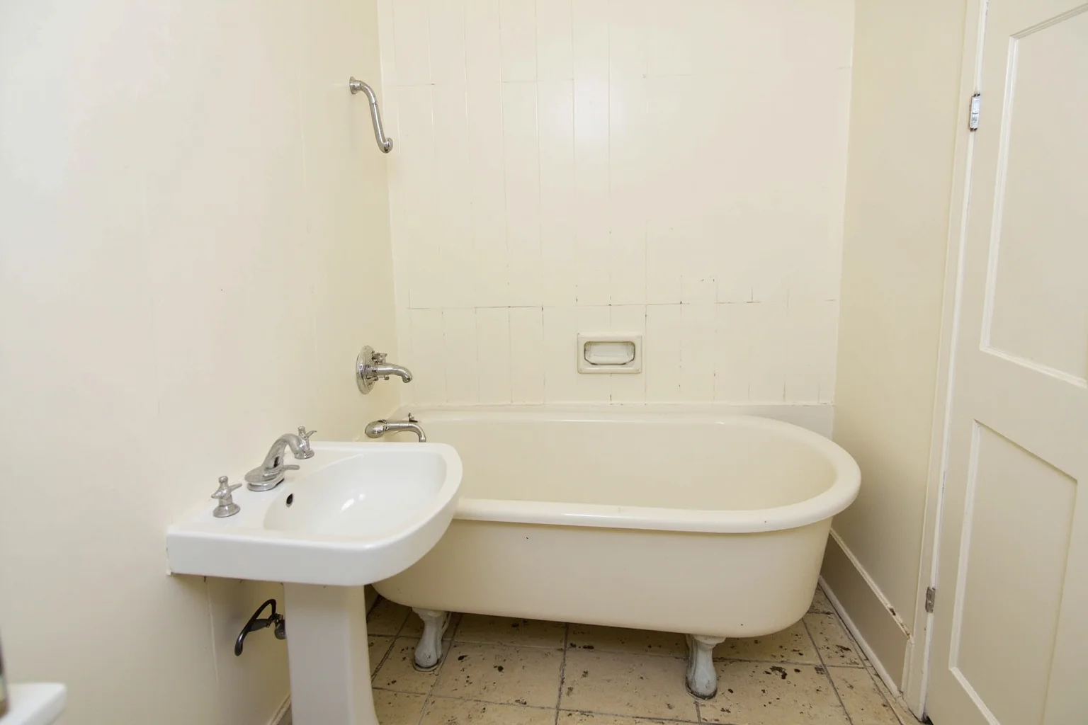 22 Things Every American Home Had in the 1920s 21 A simple 1920s bathroom with a claw-foot tub, pedestal sink, and tiled floor