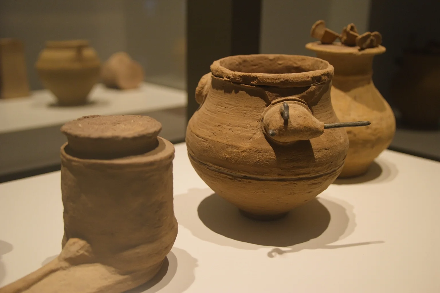 Proof of Time Travel? 20 Famous Photos, Notes, and Stories Fact-Checked 15 Ancient clay jar artifacts with metal rod and cylinder displayed on a museum pedestal