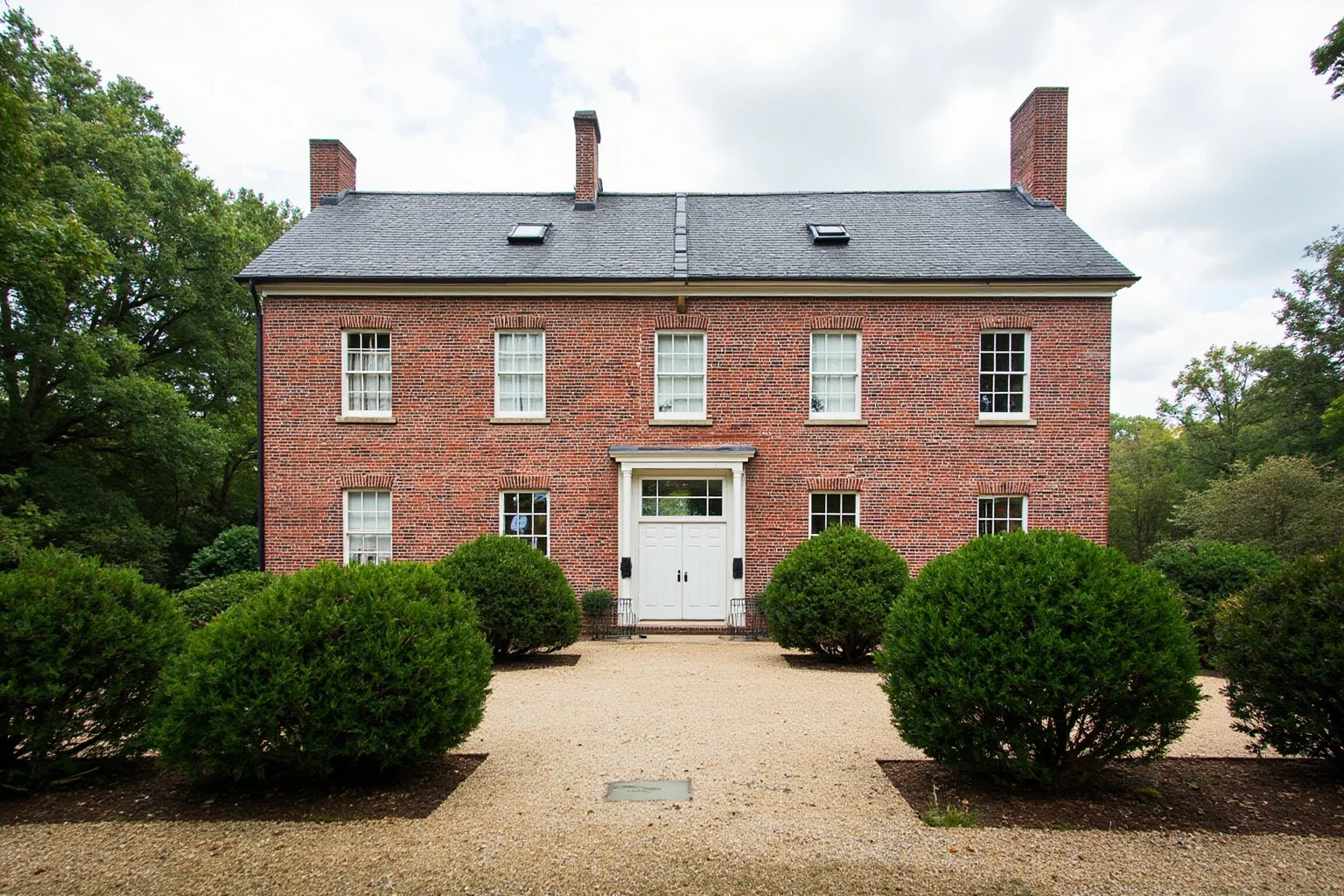 25 Famous American Historical Homes You Can Still Visit Today 4 Colonial-era brick manor house with symmetrical windows and formal boxwood gardens in the American South