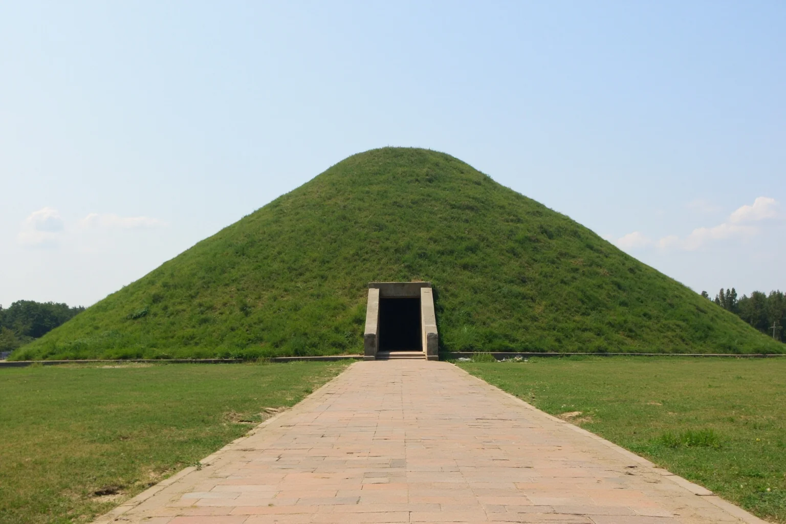 22 Most Famous Pyramids in the World 23 Maoling Mausoleum near Xi'an, China, a large grassy pyramid-shaped burial mound in a wide funerary park.